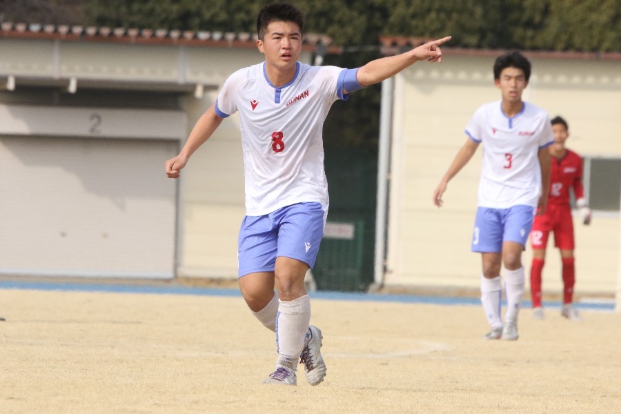 多くの攻撃の起点となった武南MF小山一絆【写真：安藤隆人】