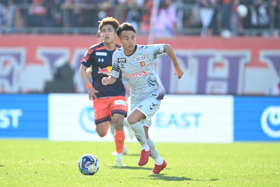 大宮戦に出場した福島・岡田優希【写真：徳原隆元】