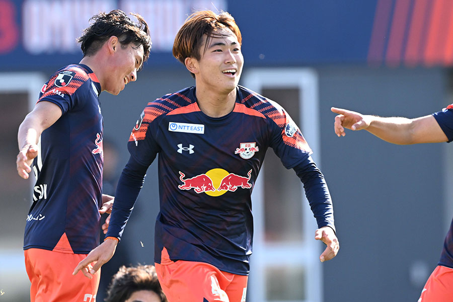 山本桜大が開幕から3試合連続ゴールを決めた【写真：徳原隆元】