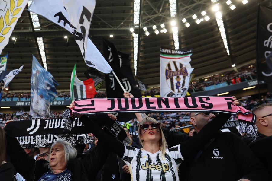 4thユニホームを披露したユベントス【写真：ロイター/アフロ】