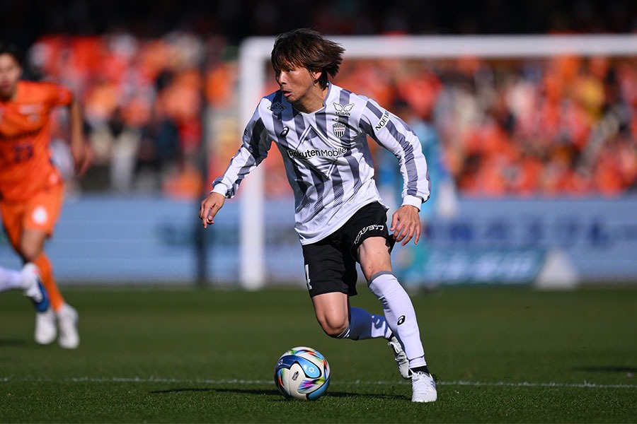 古巣・清水戦にスタメン出場した乾貴士【写真:Getty Images 】