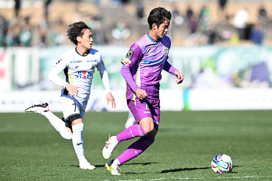 永野修都は槙野智章監督の下で研鑽を積む【写真：徳原隆元】