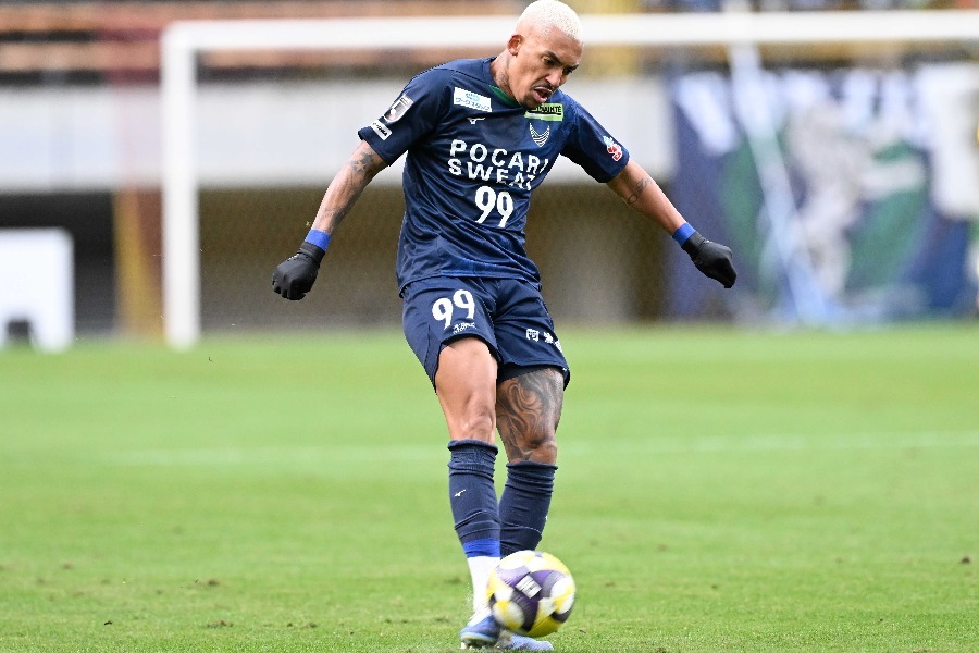 今季3試合連続得点の徳島FWルーカス・バルセロス【写真：徳原隆元】