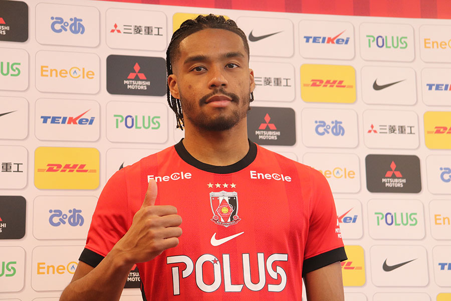 浦和に加入したオナイウ阿道【写真：轡田哲朗】