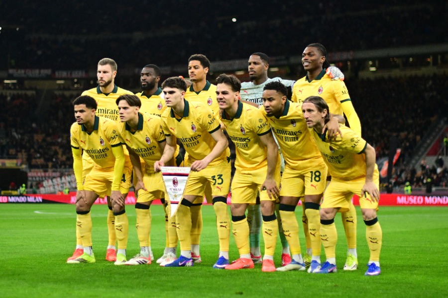 ACミランが新ユニを発表【写真：ロイター】