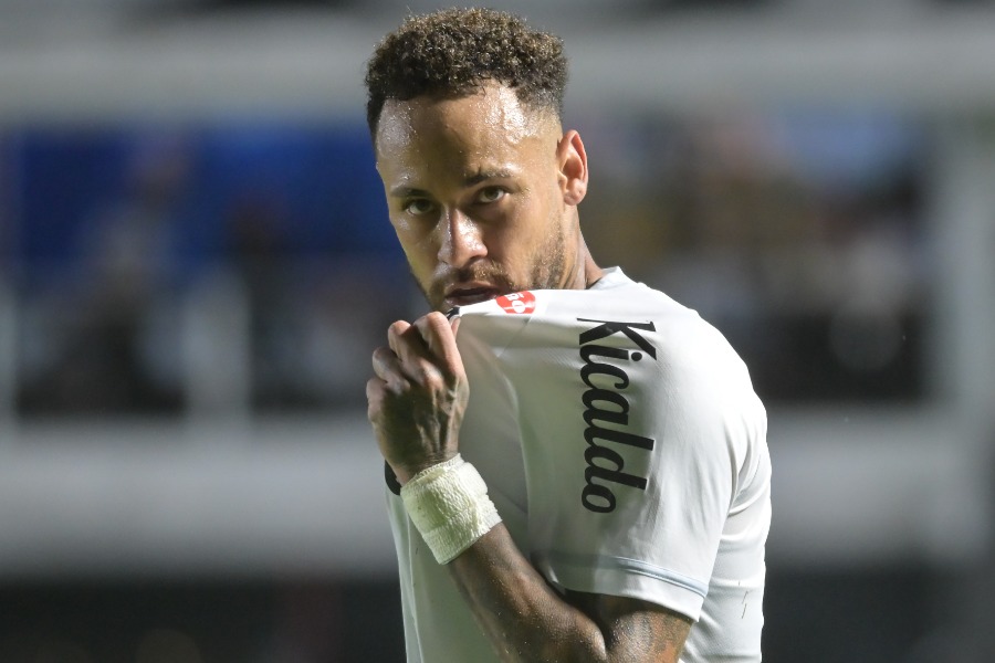 2得点を挙げて勝利に導いたネイマール【写真:AP/アフロ】