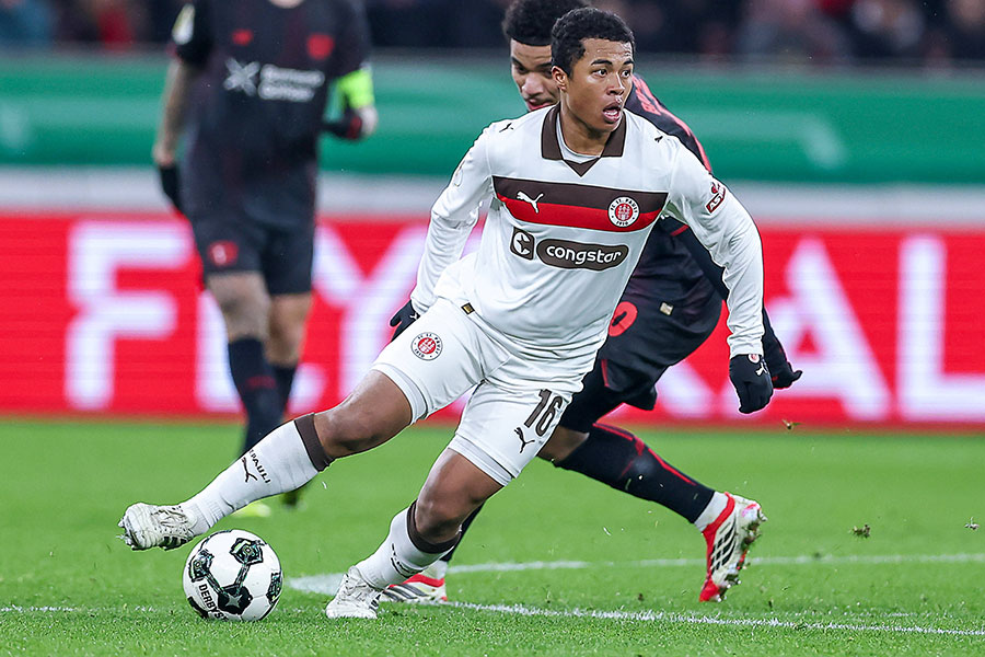 藤田譲瑠チマが見せたドリブルシーンに注目【写真：アフロ】