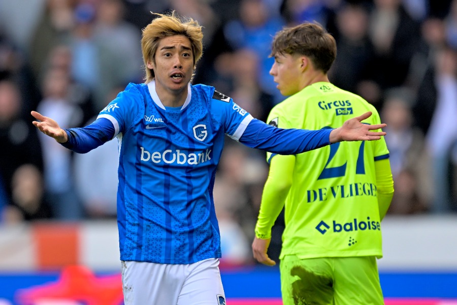 ヘンクの伊東純也【写真：PsnewZ/アフロ】