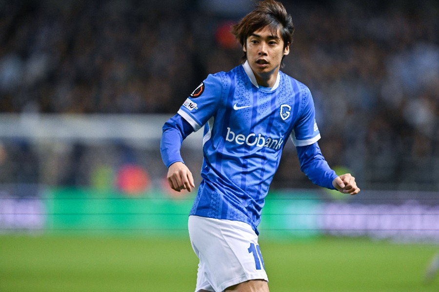 ヘンクの伊東純也【写真：アフロ】