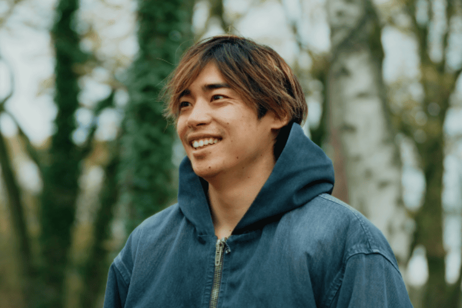 インタビューに応じた伊東純也