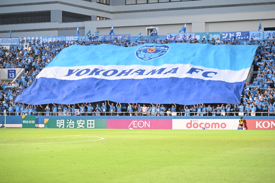 横浜FCのユニに脚光【写真：徳原隆元】