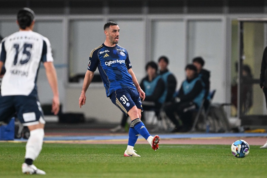 町田でプレーするネタ・ラヴィ【写真：徳原隆元】