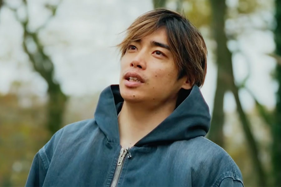 インタビューに応じた伊東純也