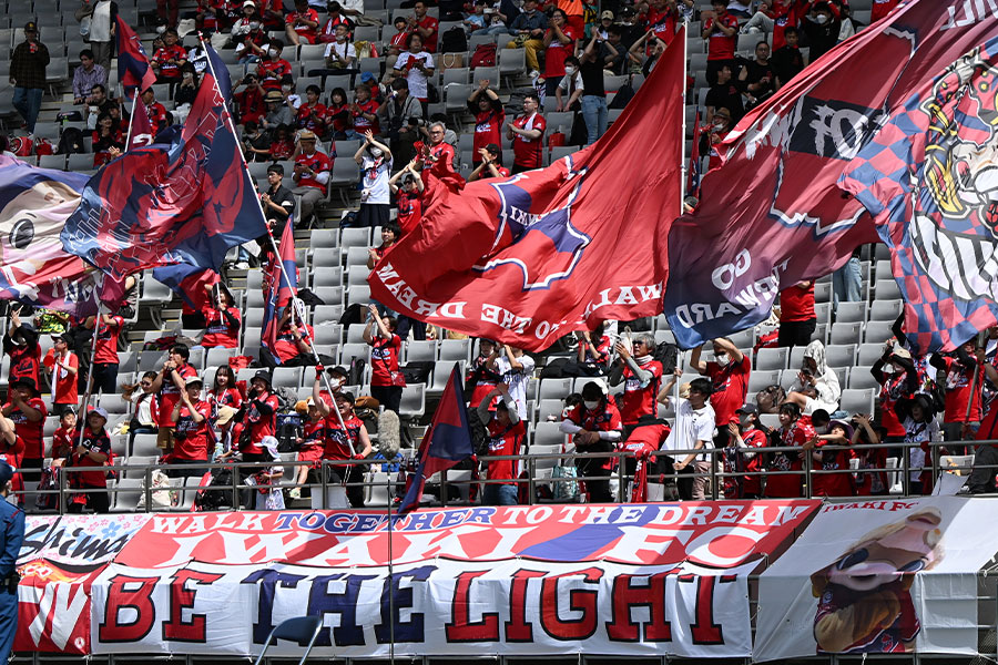 いわきFCの練習場が天然芝に張り替え【写真：松尾/アフロスポーツ】