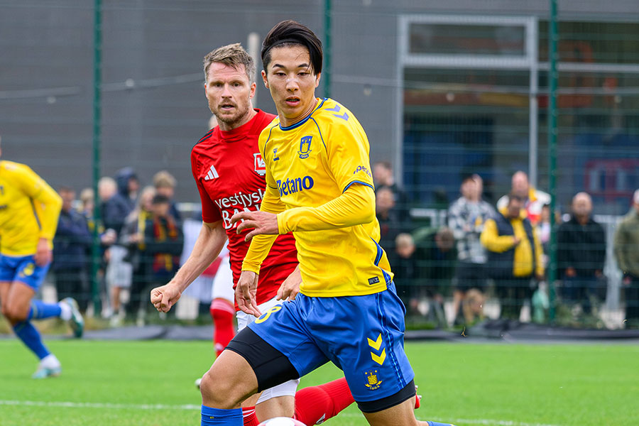 ブレンビーでプレーする内野航太郎【写真：アフロ】