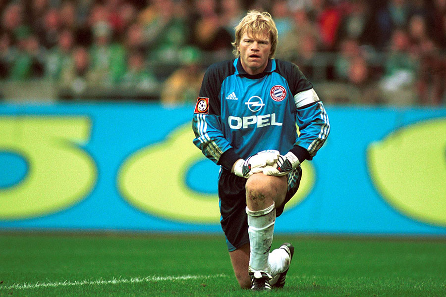 オリバー・カーンの珍プレーに注目【写真：アフロ】