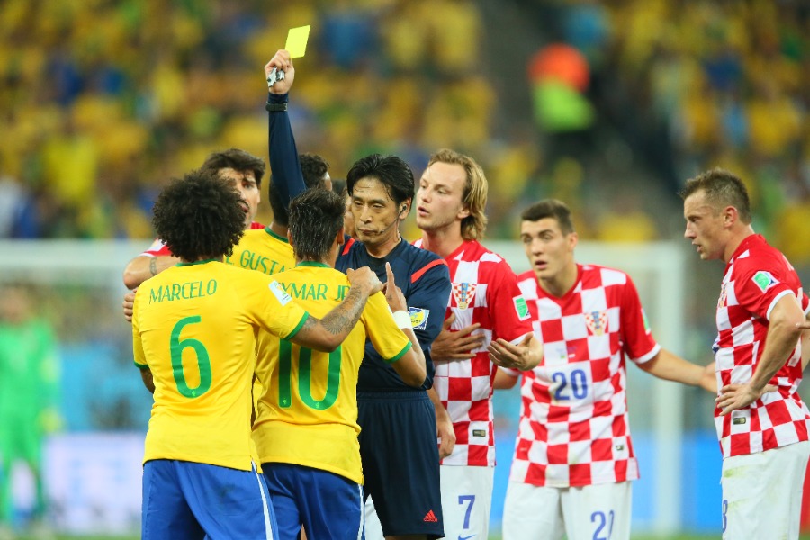 ワールドカップ2014年ブラジル大会開幕戦で主審を務めた西村雄一審判【写真：YUTAKA/アフロスポーツ】