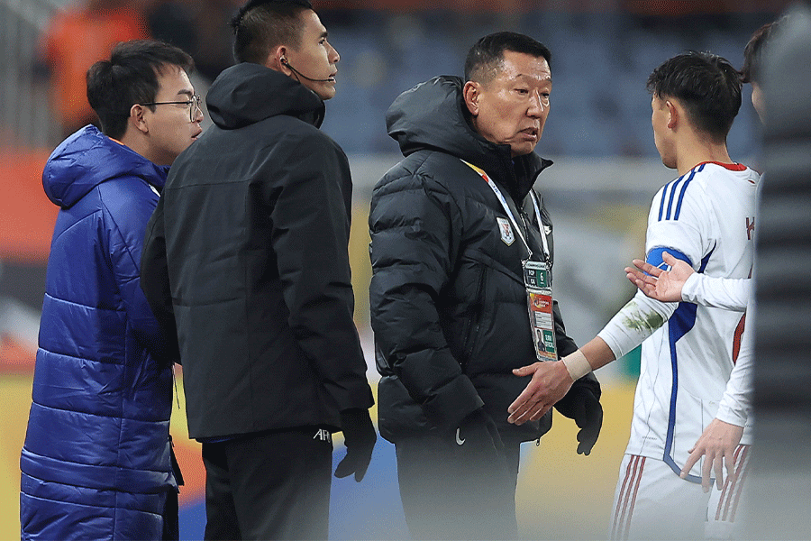 チェ・ガンヒ監督と喜田拓也が衝突【写真:2024 Asian Football Confederation (AFC)】