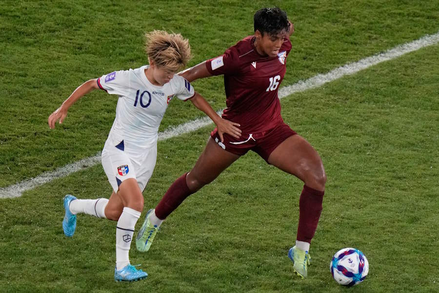 インド女子代表が強烈なフリーキックを決めた【写真：AP/アフロ】