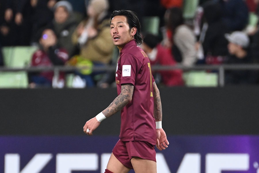 井手口陽介がループ弾【写真：(C) AFC】