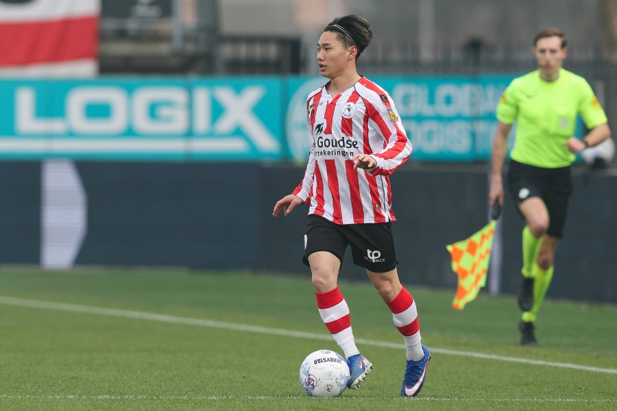 スパルタ・ロッテルダムの三戸舜介【写真：アフロ】