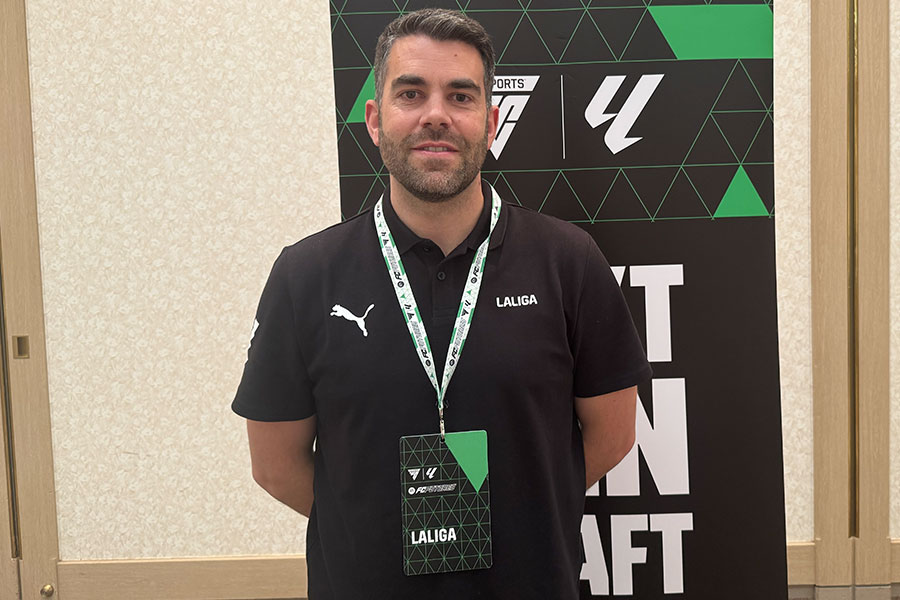 サウール・バスケス氏が日本とスペインの違いを話した【写真：FOOTBALL ZONE編集部】