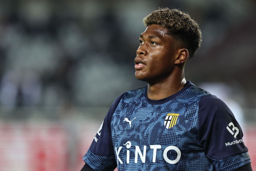 パルマの鈴木彩艶【写真:REX/アフロ】