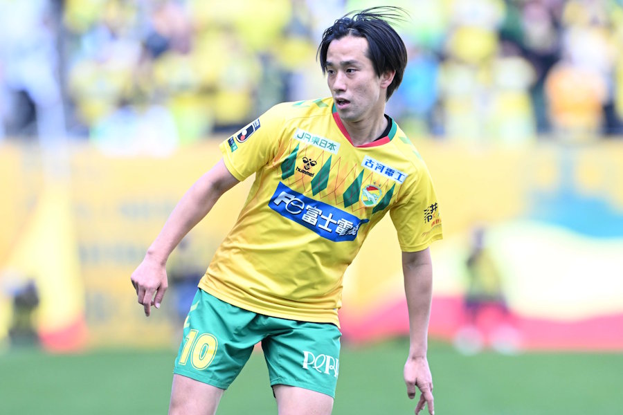 今季横浜FCに加入した横山暁之（写真は昨季のもの）【写真：徳原隆元】