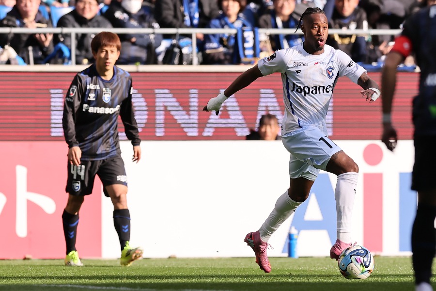 長崎のノーマン・キャンベル（右）【写真：柳瀬心祐】