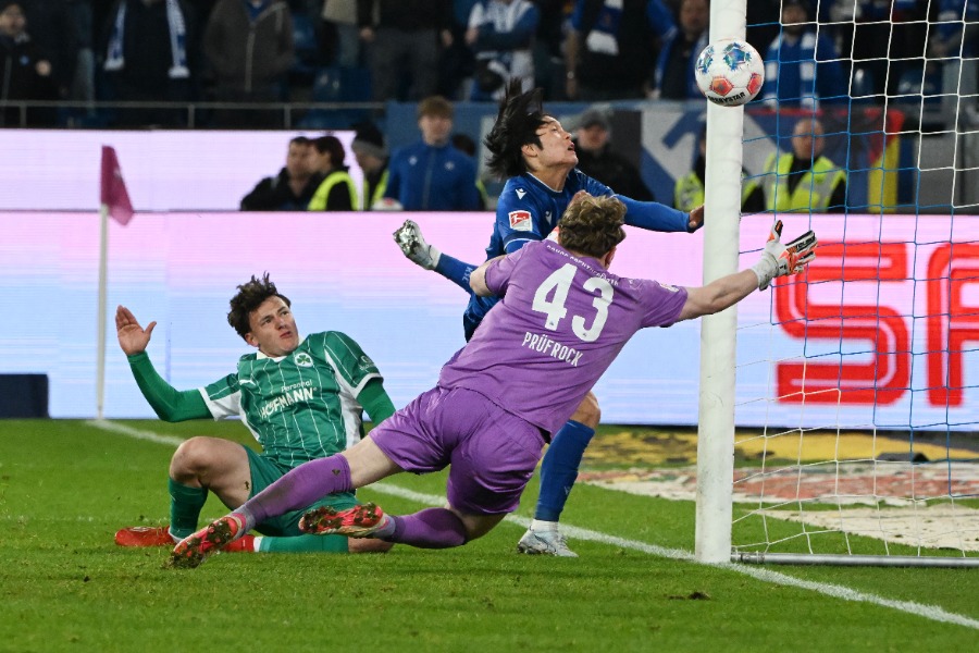 勝ち越しゴールを奪ったカールスルーエの福田師王【写真：picture alliance/アフロ】