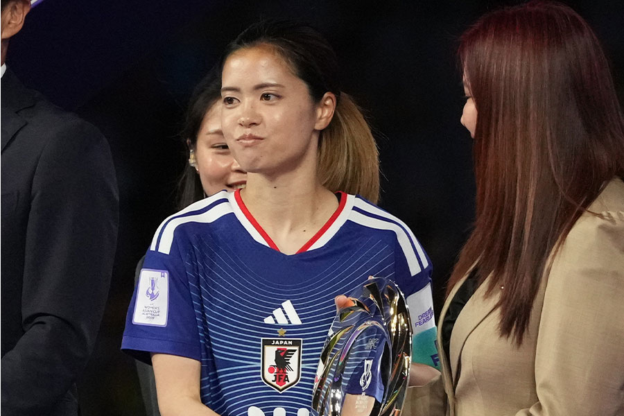 キャプテンとしてチームを牽引した長谷川唯【写真:AP / アフロ】