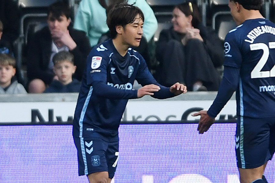 坂元達裕が今季リーグ戦7ゴール目を決めた【写真:REX/アフロ】