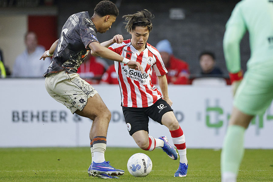 三戸舜介が今季公式戦8ゴール目を決めた【写真:ANP Photo/アフロ】