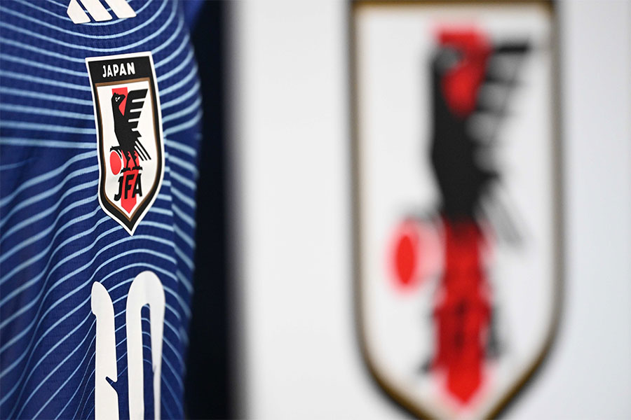 日本代表の新ユニフォームを着用した女優に注目【写真:徳原隆元】