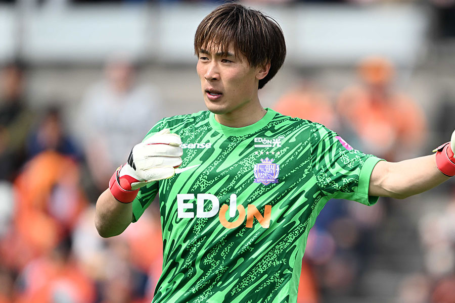 大迫敬介が痛恨ミスから失点献上【写真：徳原隆元】