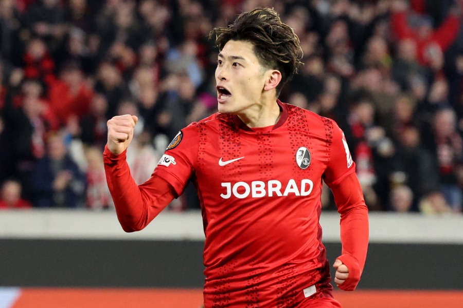 フライブルクの鈴木唯人【写真：ロイター】