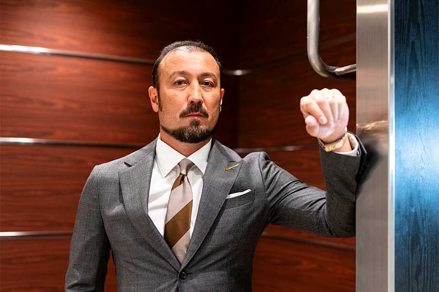 インタビューに応じた闘莉王氏【写真：荒川祐史】