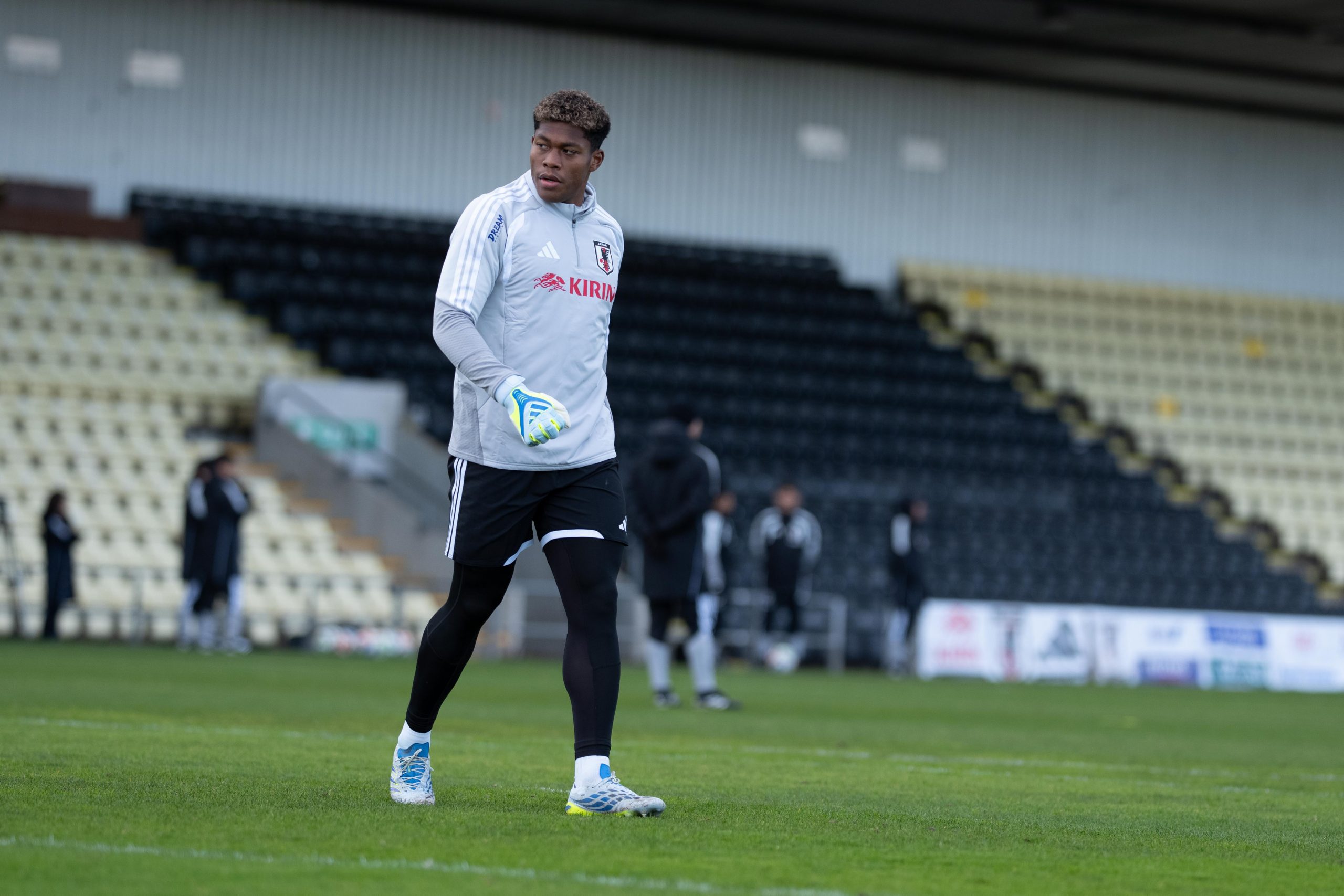 日本代表に復帰した鈴木彩艶【写真:岩本太成】