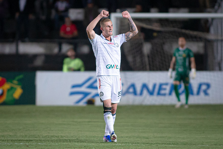 ブラジル2部でプレーするレオ・ガウショ【写真：AP/アフロ】