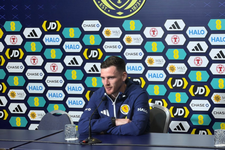 会見に臨んだDFアンドリュー・ロバートソン【写真：FOOTBALL ZONE編集部】