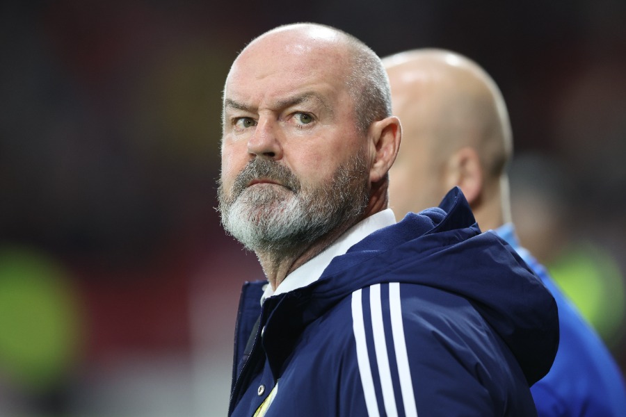 スコットランド代表を率いるスティーブ・クラーク監督【写真：AP/アフロ】