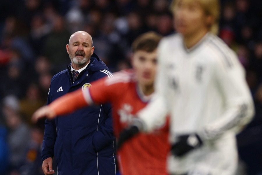 スコットランド代表を率いるスティーブ・クラーク監督【写真：ロイター】