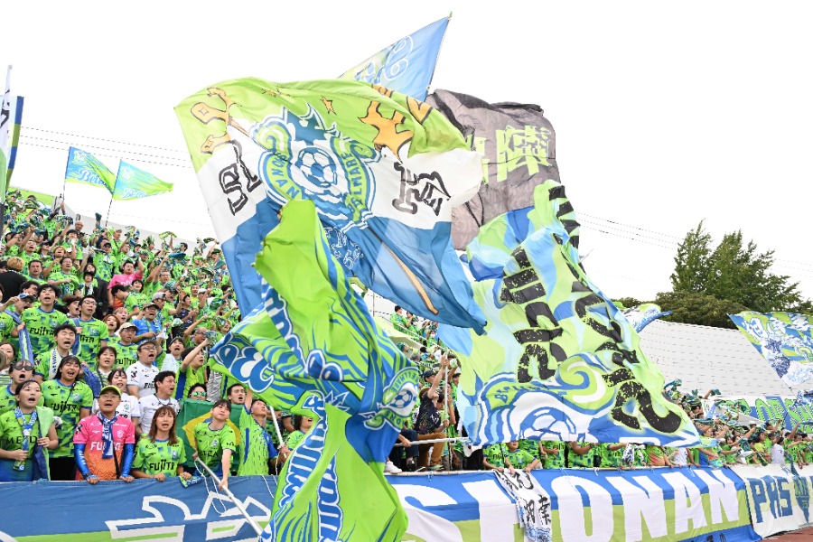 湘南ベルマーレのユニフォームに専門家注目【写真：徳原隆元】