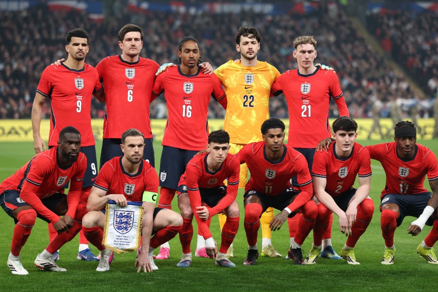 日本代表と対戦するイングランド代表【写真:ロイター】