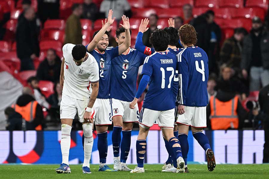 イングランド代表に勝利した日本代表【写真：徳原隆元】