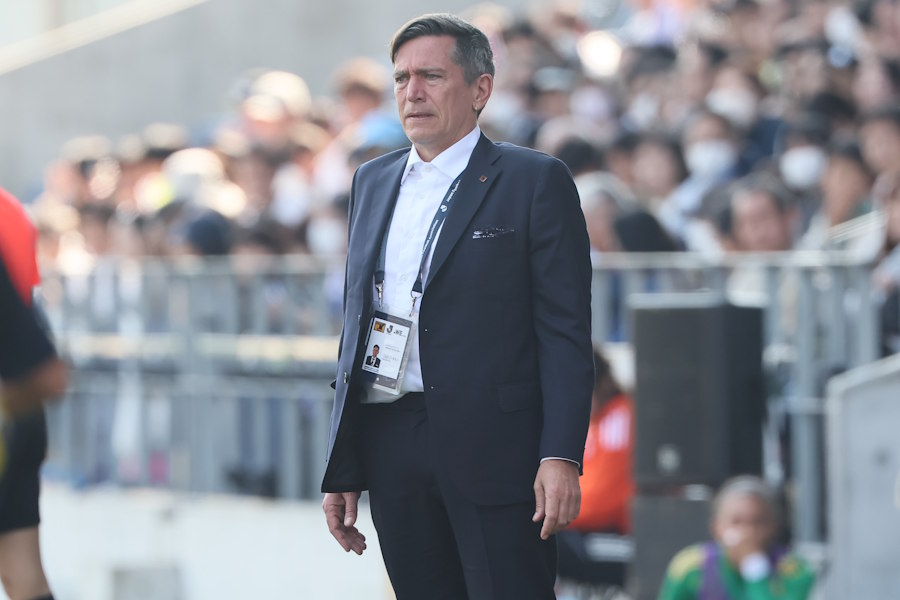 ニールセン監督が電撃退任【写真：柳瀬心祐】