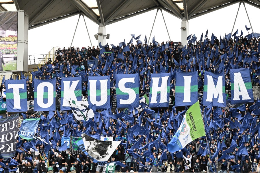 徳島のユニフォームに注目【写真：徳原隆元】