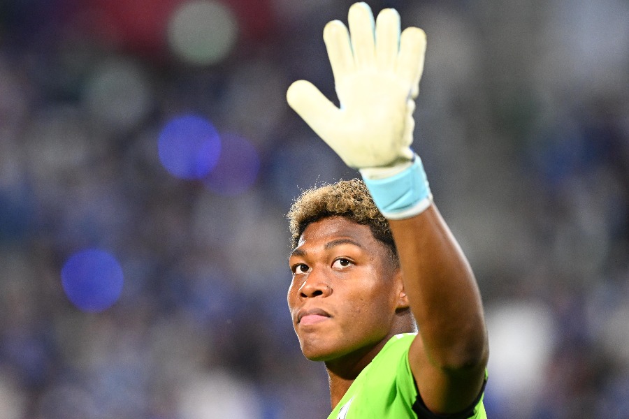 パルマの日本代表GK鈴木彩艶【写真：徳原隆元】