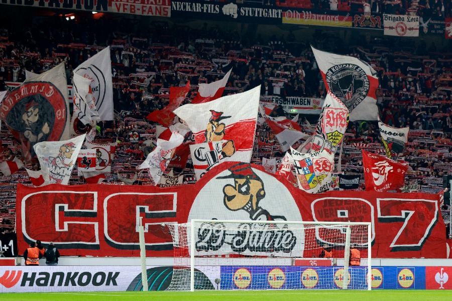 VfBシュツットガルトのサポーター【写真：ロイター】