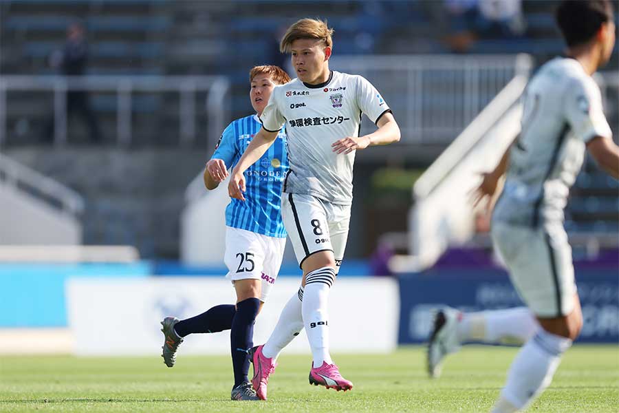 ザスパ群馬の中島大嘉が2ショットを公開（写真は藤枝時代）【写真：森田直樹/アフロスポーツ】